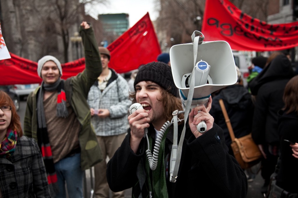 étudiant au mégaphone