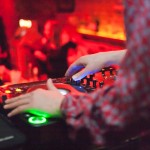 Les étudiants en design de l’UQÀM organisent une soirée DJ pour se financer