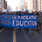 Une manifestation pour la gratuité scolaire fait un détour par les bureaux de Quebecor