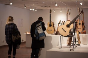 Quelques guitares exposées à l'Agora.