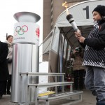 Les élèves et la flamme olympique