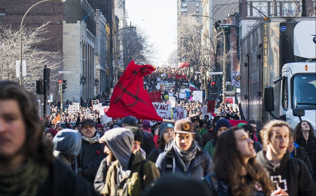 La foule comptait plusieurs milliers d'étudiants, mais rassemblait aussi des membres de la CSN et d'autres citoyens qui avaient répondu à l'appel de l'ASSÉ.