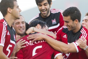 Soccer: Les Stingers de Concordia affrontent les Redmen de McGill.