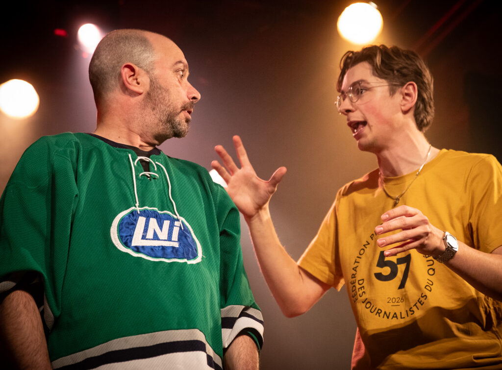 Soirée d’impro au Lion d’Or organisée par la FPJQ qui s’oppose à la LNI. Participants: Simon Laliberté, Émilie Dubreuil, Sylvie Moreau et autres